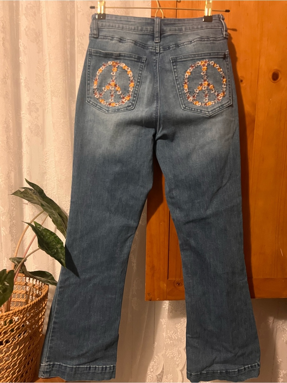 Ashley Mason Floral Embroidered Peace Sign Flare Jeans Size 9 / 29 Rare